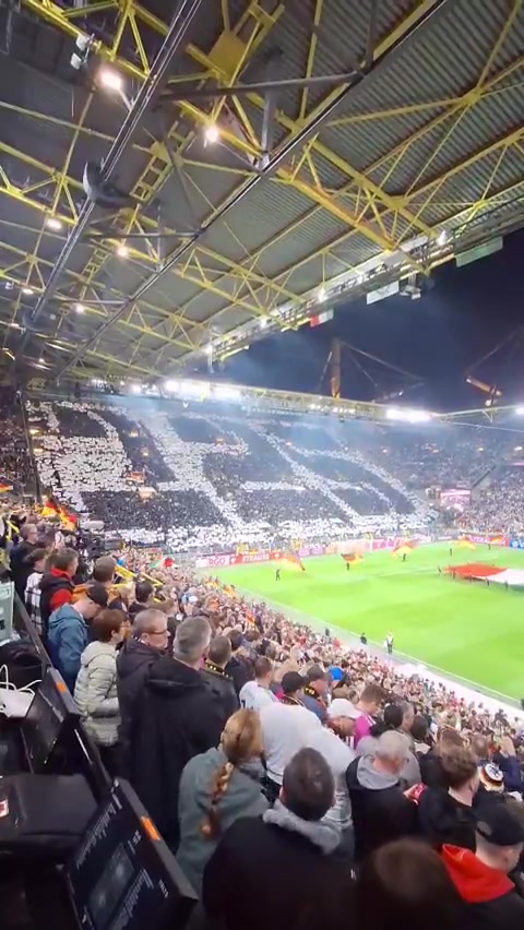 儿魔梦＋1！小时候最喜欢哪支球队？法兰克福前锋埃基蒂克：曼联